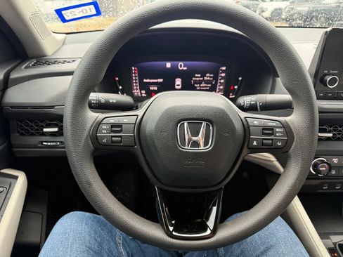 Used 2025 Honda Accord SE image 11