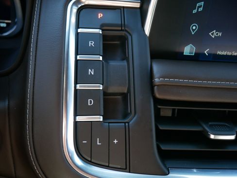 Used 2024 Chevrolet Tahoe Z71 w/ Off-Road Capability Package image 24