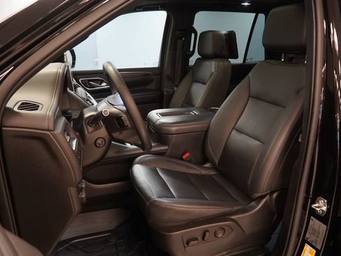 Used 2023 Chevrolet Tahoe Z71 w/ Luxury Package AWD/4WD image 3