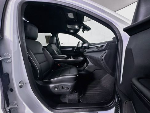 Used 2025 Buick Enclave Preferred FWD image 33
