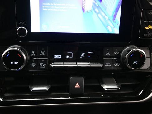 Certified 2024 Toyota Corolla Cross LE image 15