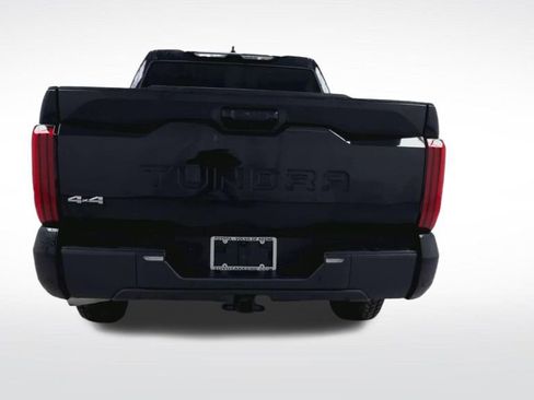 Used 2023 Toyota Tundra SR5 w/ SR5 Convenience Package AWD/4WD image 8
