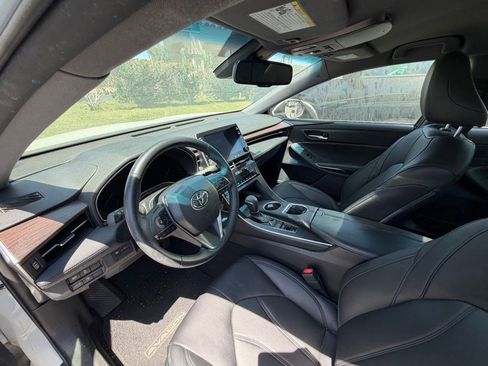 Used 2019 Toyota Avalon XLE w/ Preferred Accessory Package FWD image 12