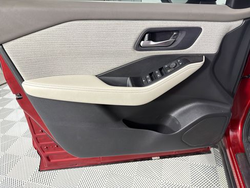 Used 2023 Nissan Rogue SV image 13