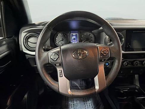 Used 2017 Toyota Tacoma TRD Sport w/ Tow Package (A/T) image 22