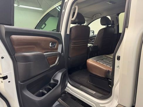Used 2018 Nissan Titan Platinum Reserve AWD/4WD image 27