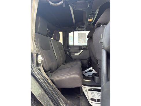 Used 2013 Jeep Wrangler Unlimited Rubicon w/ Connectivity Group image 17