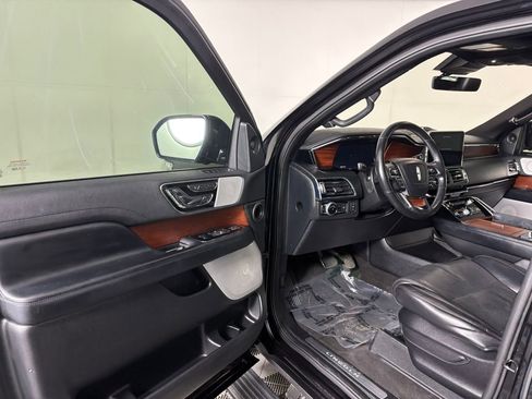 Used 2020 Lincoln Navigator Reserve image 12