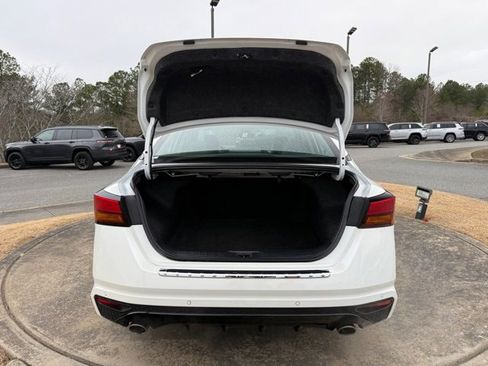 Used 2023 Nissan Altima 2.5 SR w/ SR Premium Package image 32