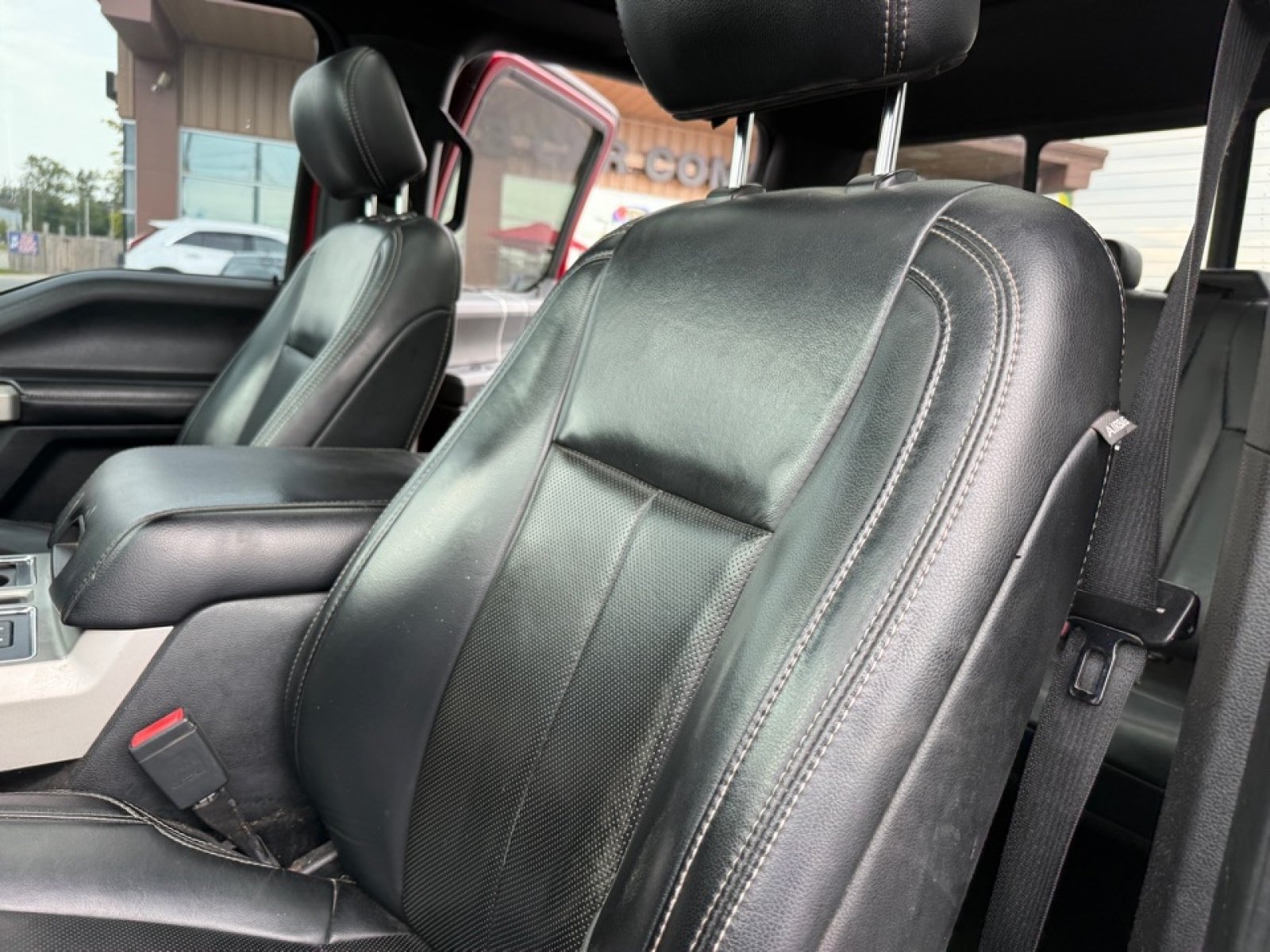 Used 2019 Ford F150 Lariat w/ Equipment Group 502A Luxury AWD/4WD image 30