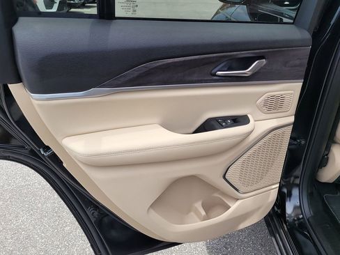 New 2025 Jeep Grand Cherokee Limited w/ Trailer Tow Package image 10