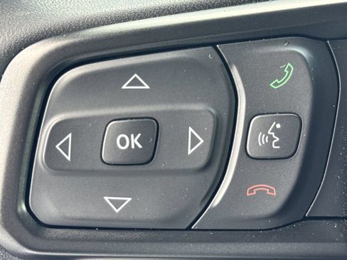 Used 2025 Jeep Gladiator Sport AWD/4WD image 24