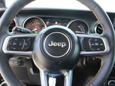 Used 2023 Jeep Wrangler Unlimited Sahara AWD/4WD image 15