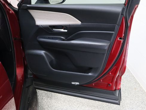Used 2025 Toyota Grand Highlander AWD Hybrid image 39
