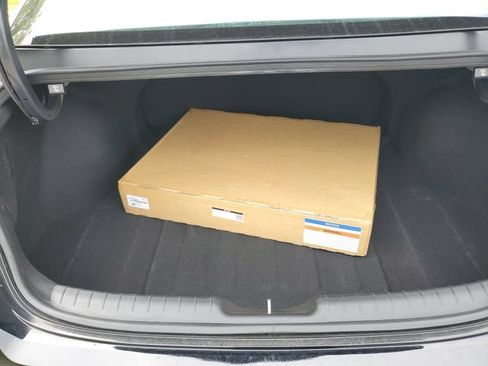 Used 2025 Hyundai Elantra SEL FWD image 8