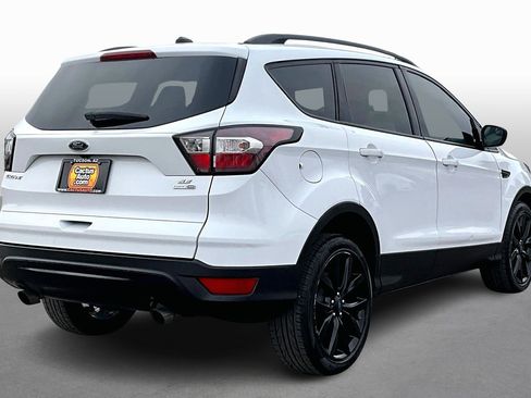 Used 2018 Ford Escape SE w/ SE Sport Appearance Package image 2