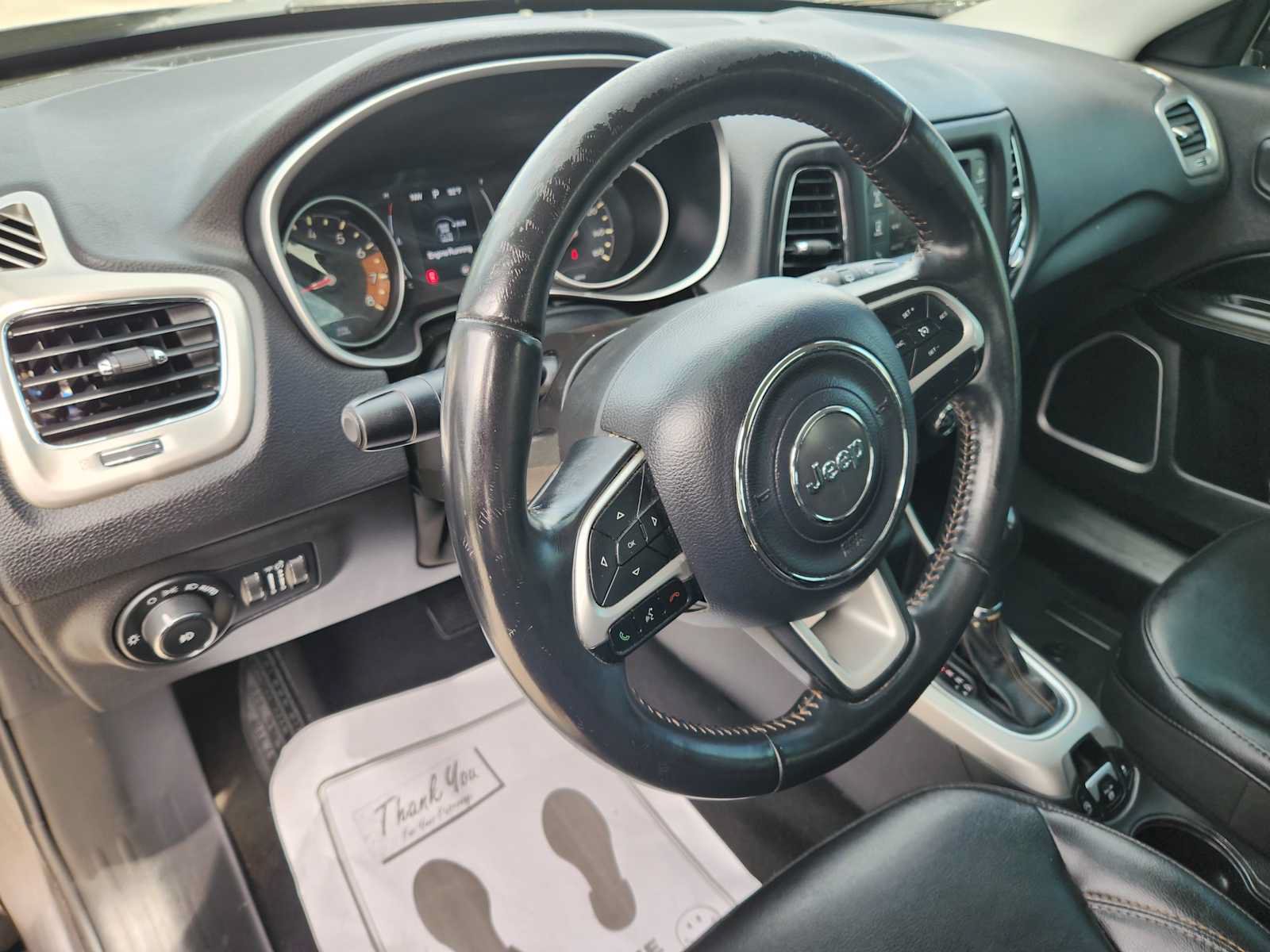 Used 2018 Jeep Compass Latitude FWD image 2