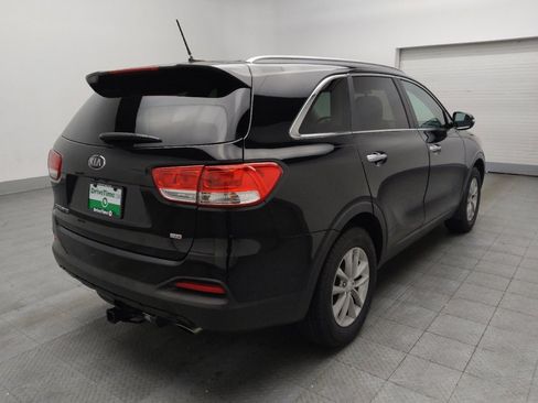 Used 2017 Kia Sorento LX image 9