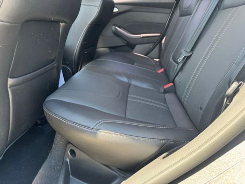 Used 2014 Ford Focus Titanium FWD image 6