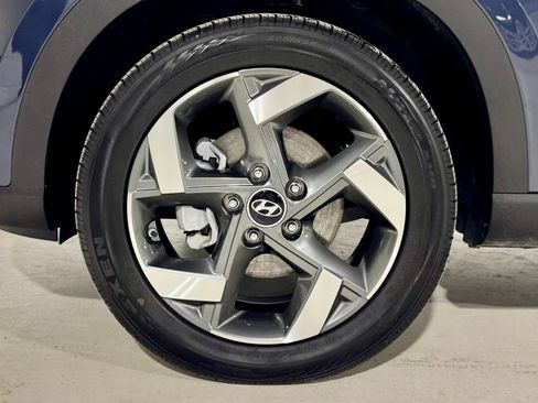 Used 2025 Hyundai Venue Limited image 32