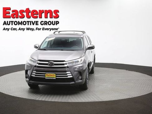 Used 2019 Toyota Highlander XLE AWD/4WD image 57