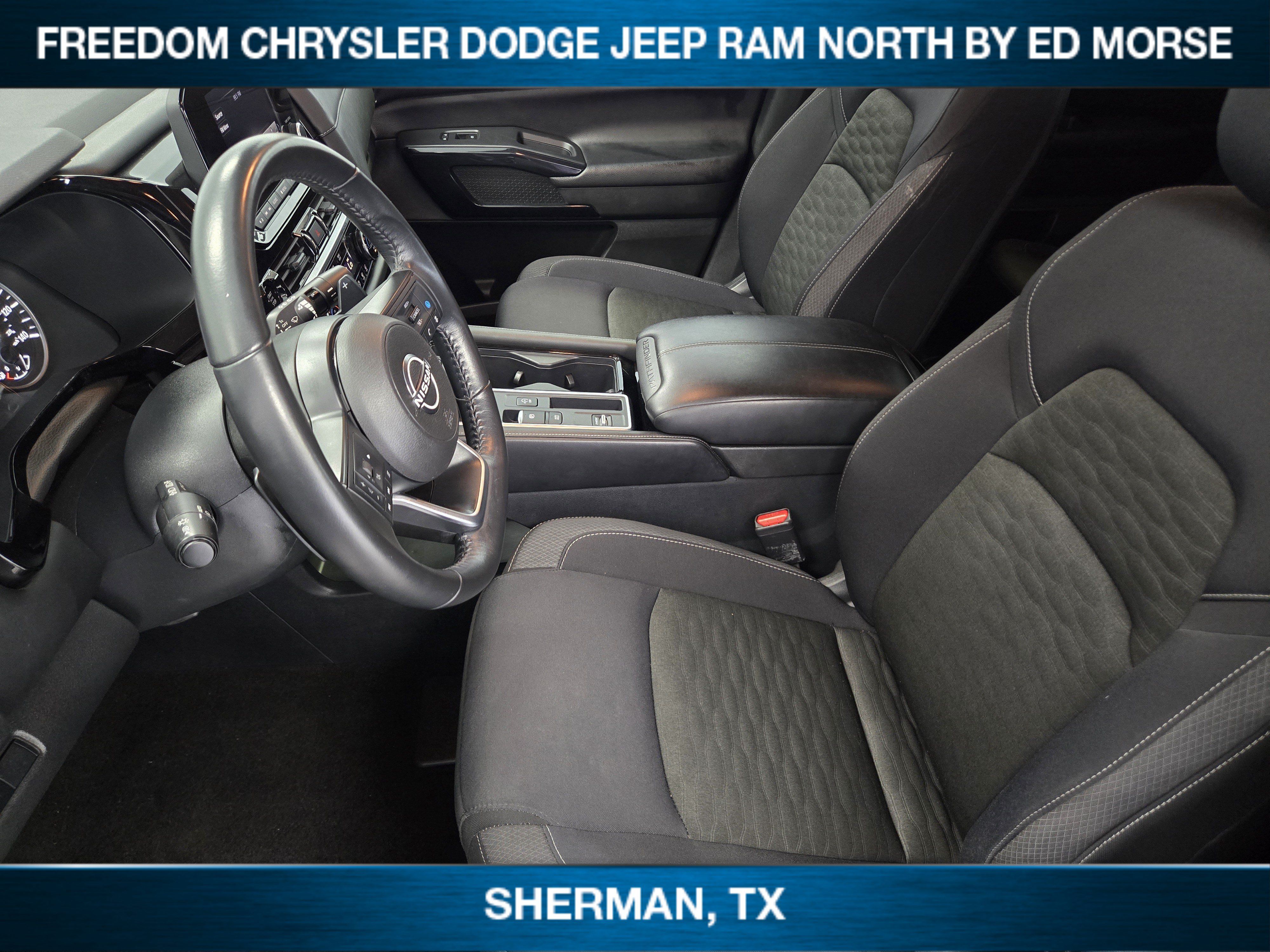 Used 2025 Nissan Pathfinder SV FWD image 8