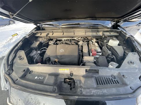 Used 2022 Toyota Highlander XLE image 11