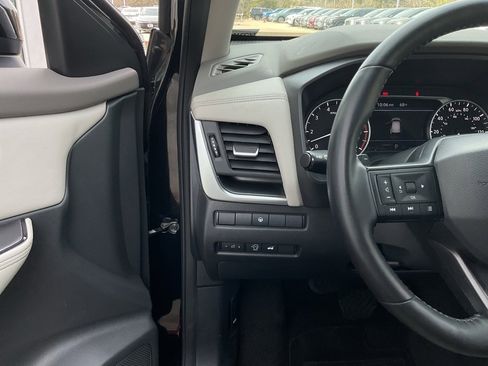 Used 2025 Nissan Rogue SV image 26