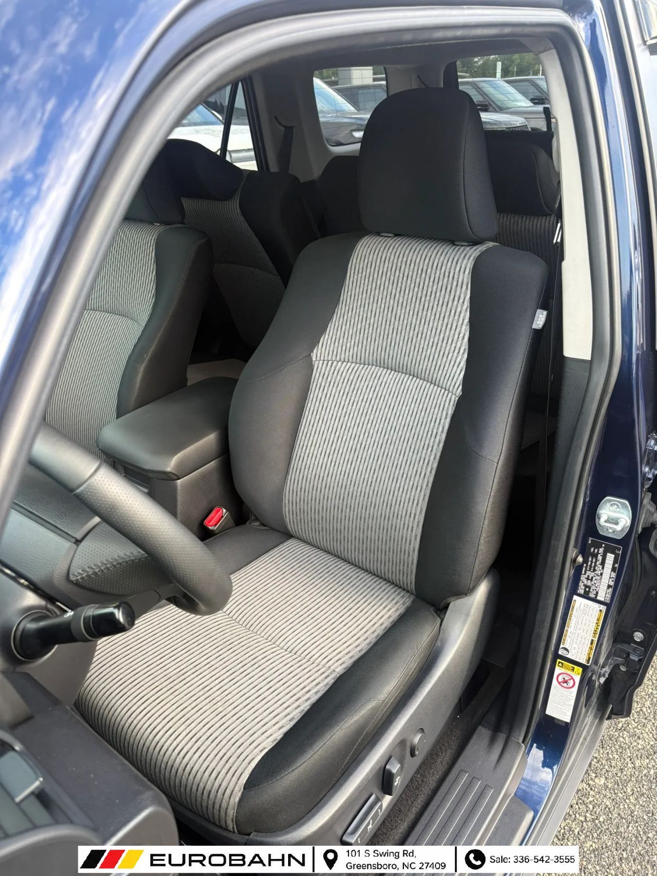 Used 2015 Toyota 4Runner SR5 AWD/4WD image 6