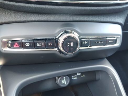 New 2026 Volvo XC40 B5 Core w/ Climate Package image 19