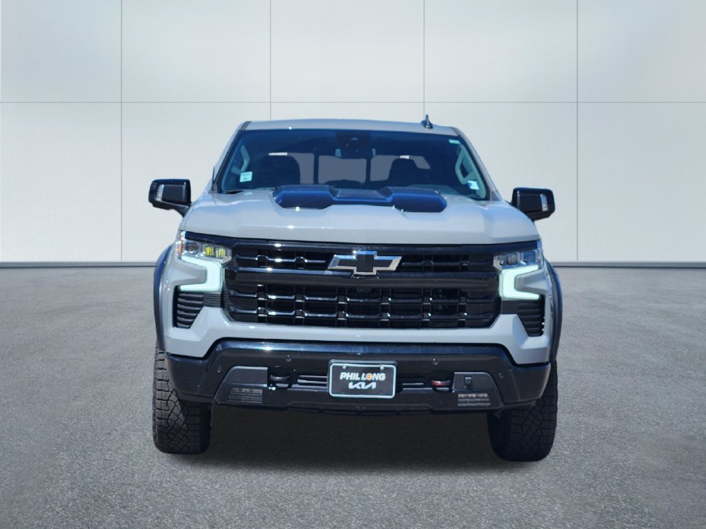 Used 2024 Chevrolet Silverado 1500 LT Trail Boss w/ Convenience Package II AWD/4WD image 2