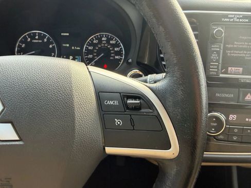 Used 2015 Mitsubishi Outlander SE image 21