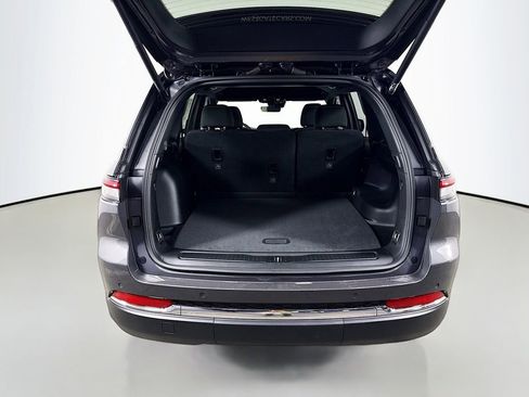 New 2025 Jeep Grand Cherokee Laredo image 13