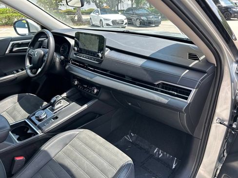Used 2024 Mitsubishi Outlander SE FWD image 43