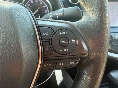 Used 2018 Toyota Camry LE FWD image 20