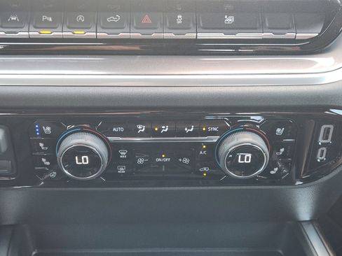 New 2026 Chevrolet Silverado 1500 High Country w/ High Country Premium Package AWD/4WD image 14