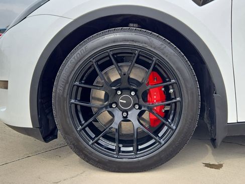 Used 2022 Tesla Model Y Performance image 12