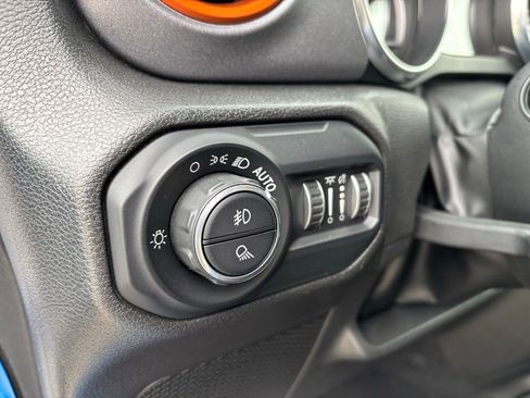 Used 2022 Jeep Gladiator Mojave w/ Cold Weather Group image 19