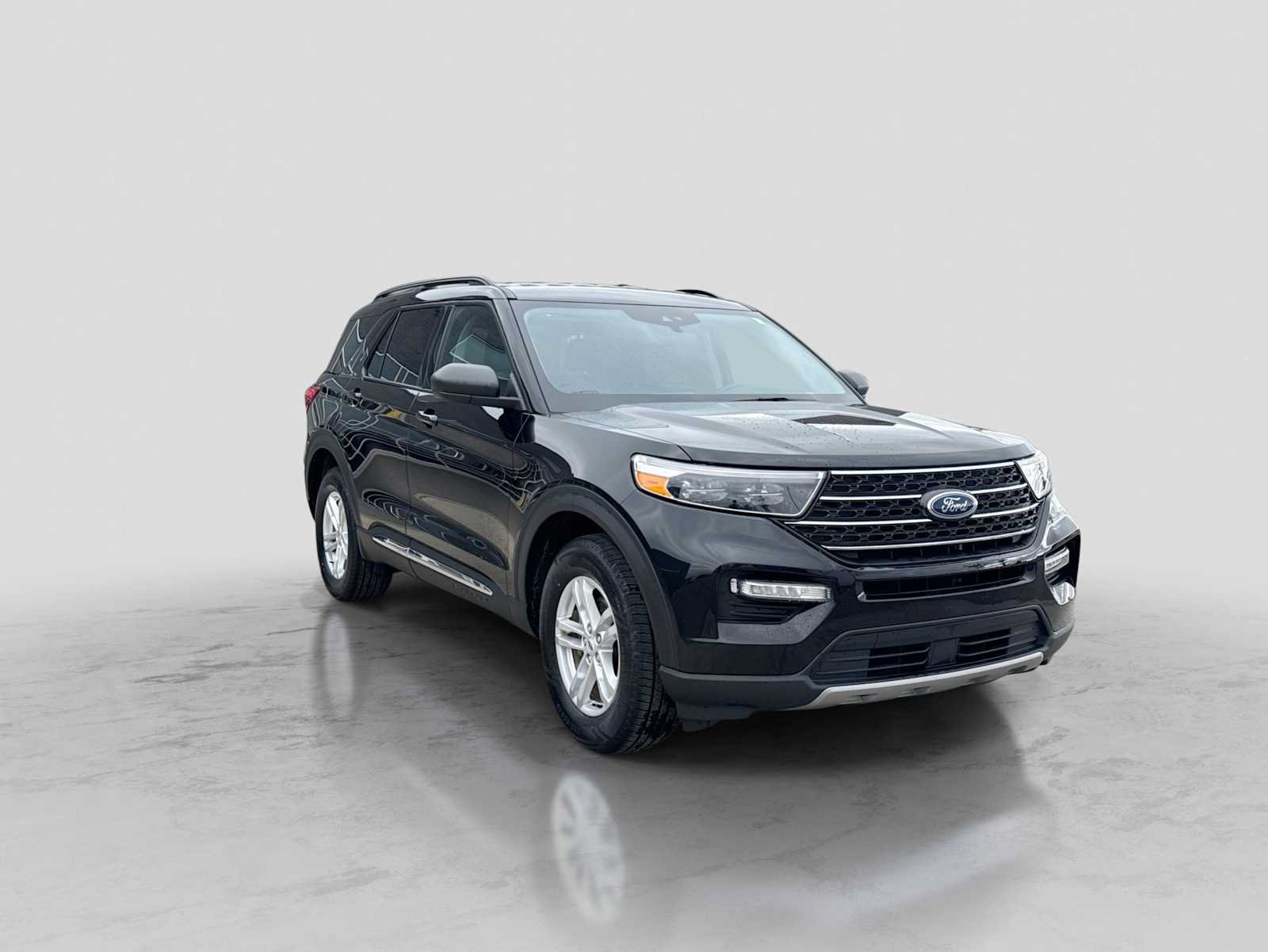 Used 2023 Ford Explorer XLT w/ Equipment Group 202A AWD/4WD image 8