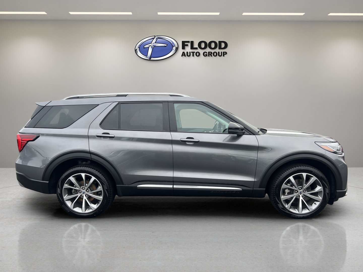 Used 2025 Ford Explorer Platinum w/ Ultimate Package AWD/4WD image 4