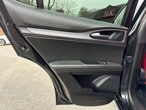 Used 2022 Alfa Romeo Stelvio Veloce image 25