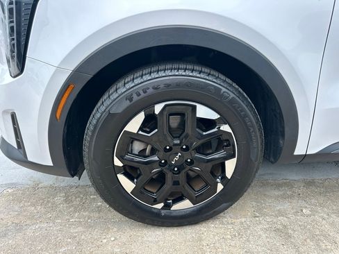 Used 2024 Kia Sorento S FWD image 7