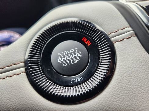 Used 2023 Jeep Compass Limited w/ Elite Group AWD/4WD image 8