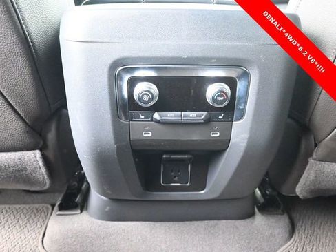 Used 2022 GMC Yukon XL Denali image 17
