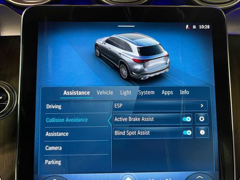 Used 2025 Mercedes-Benz GLC 300 4MATIC image 28