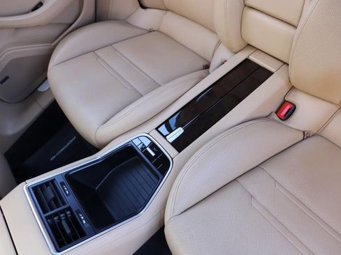 Used 2018 Porsche Panamera 4 image 65