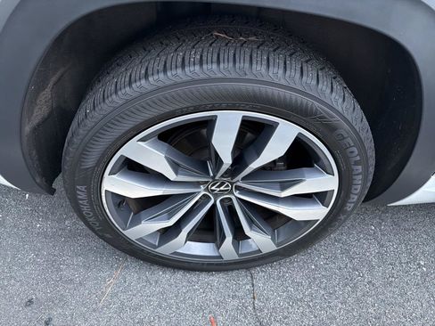 Used 2021 Volkswagen Atlas SEL R-Line FWD image 8