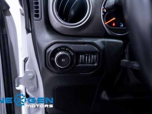 Used 2020 Jeep Wrangler Unlimited Sahara image 19