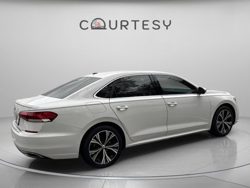 Used 2021 Volkswagen Passat 2.0T SE image 6