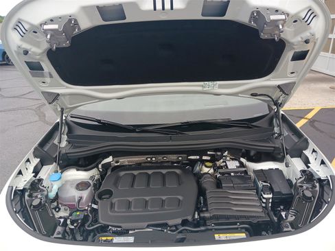 New 2025 Volkswagen Tiguan SE R-Line image 9